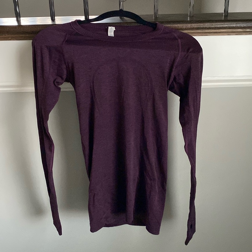 Lulu lemon size 4 long sleeve